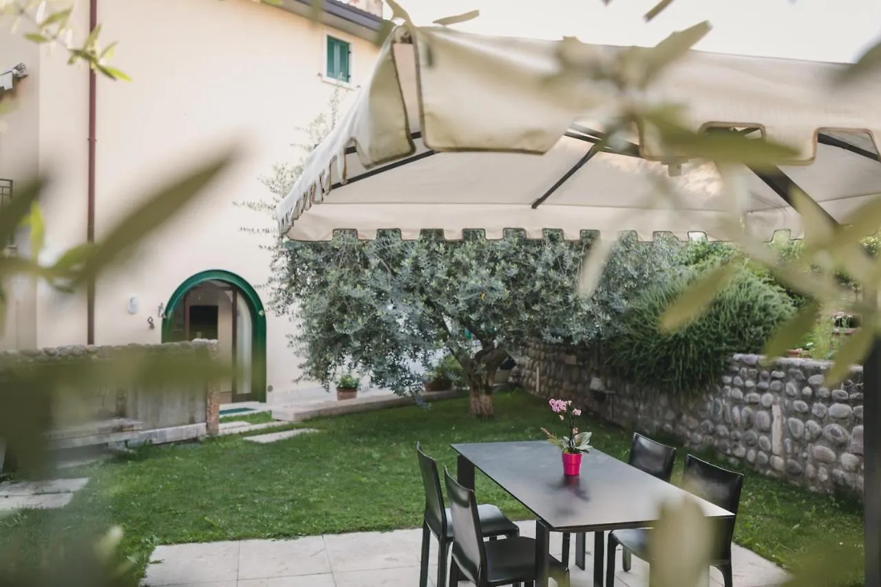 A Casa Di Tom Bed and Breakfast SantʼAmbrogio di Valpolicella 0*,